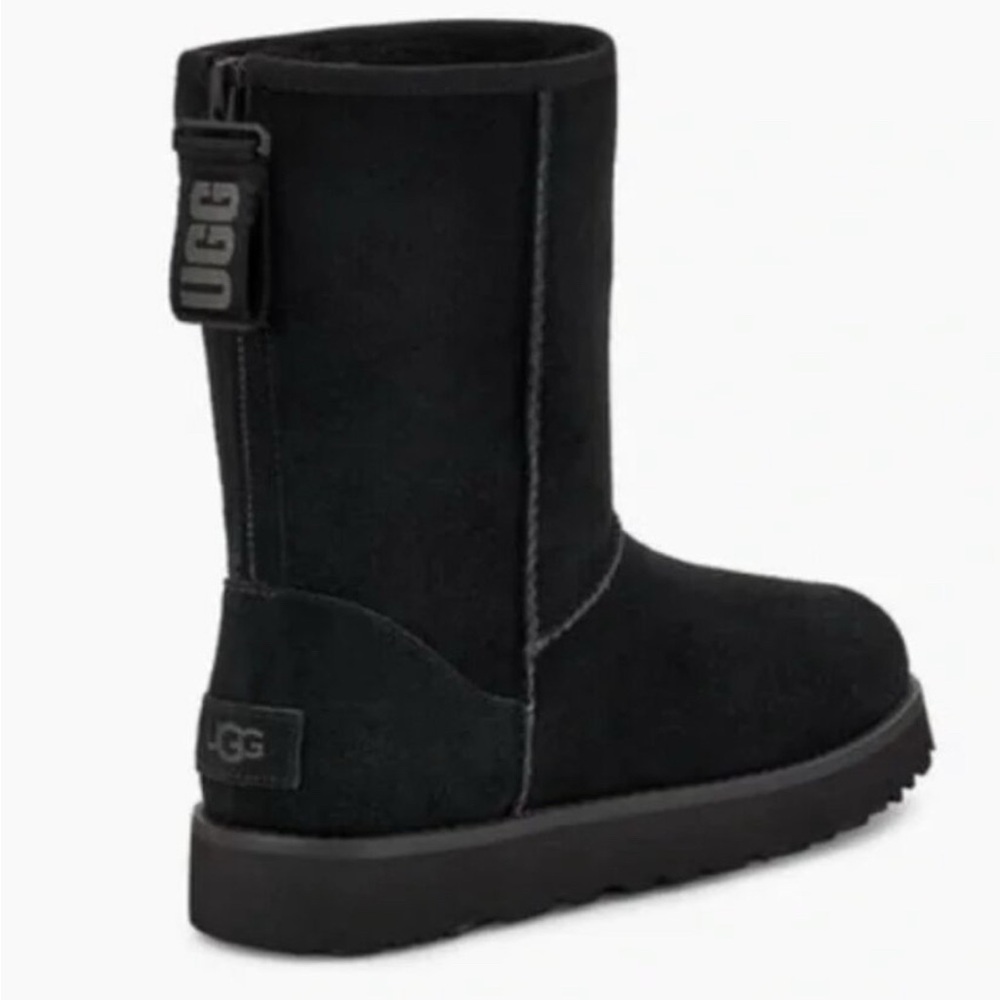 Ugg Classic Short Logo Zip Boots In Black NWOB Size 6